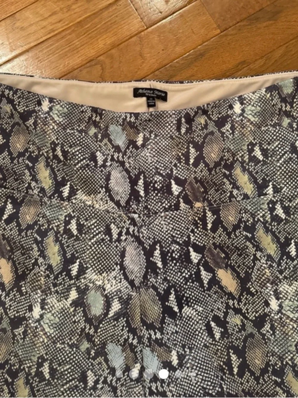 Printed Snake-Pattern Leggings in Gray